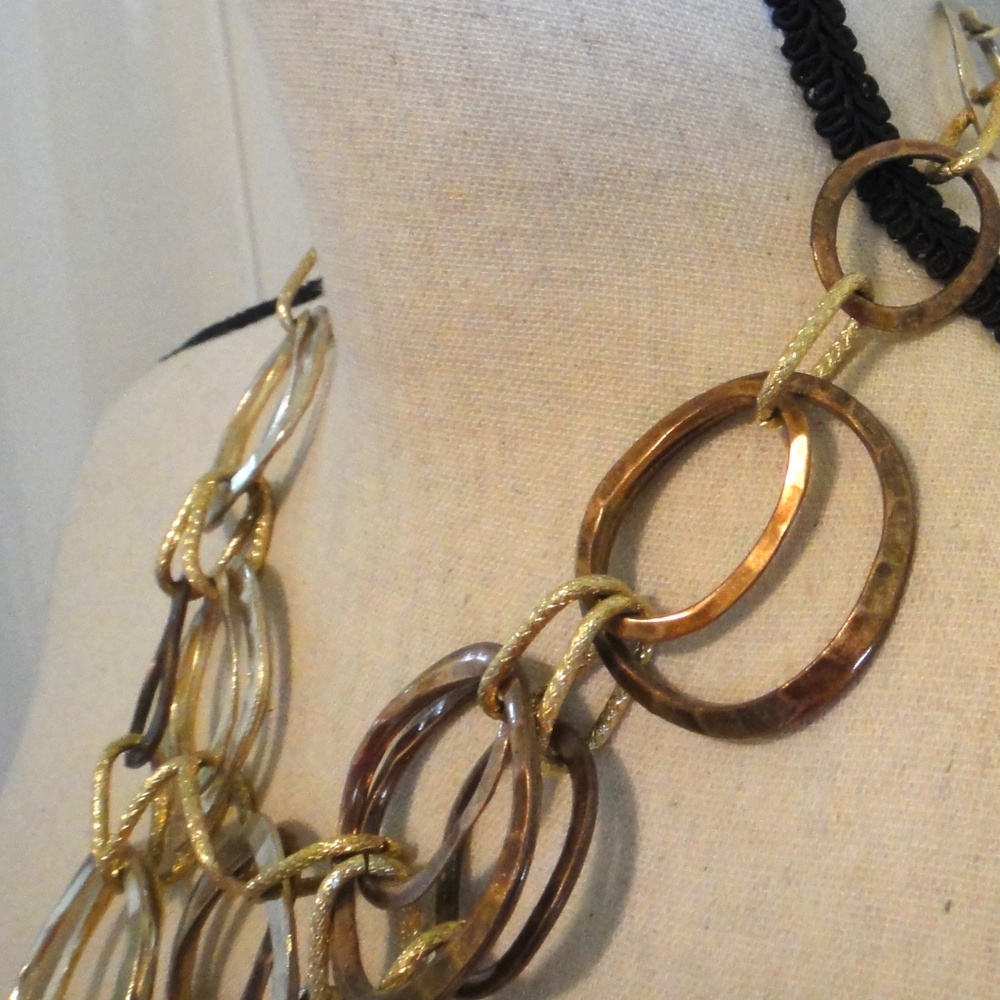 Gold Rings Necklace - Picture 5 of 8